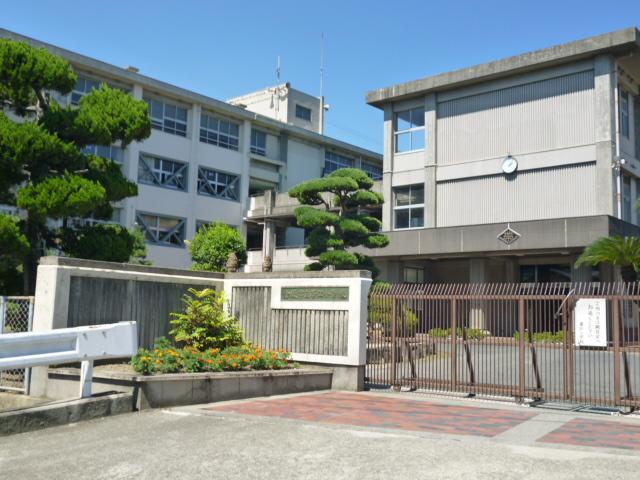 Primary school. 1119m to Kurashiki City scared Elementary School