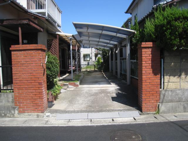 Parking lot. Local (11 May 2013) Shooting