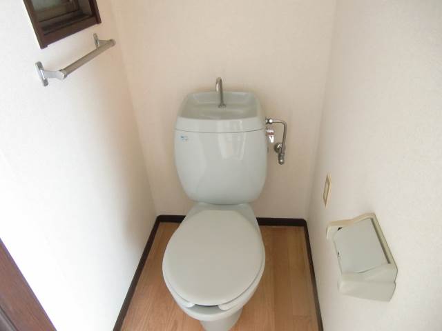 Toilet. With window ☆