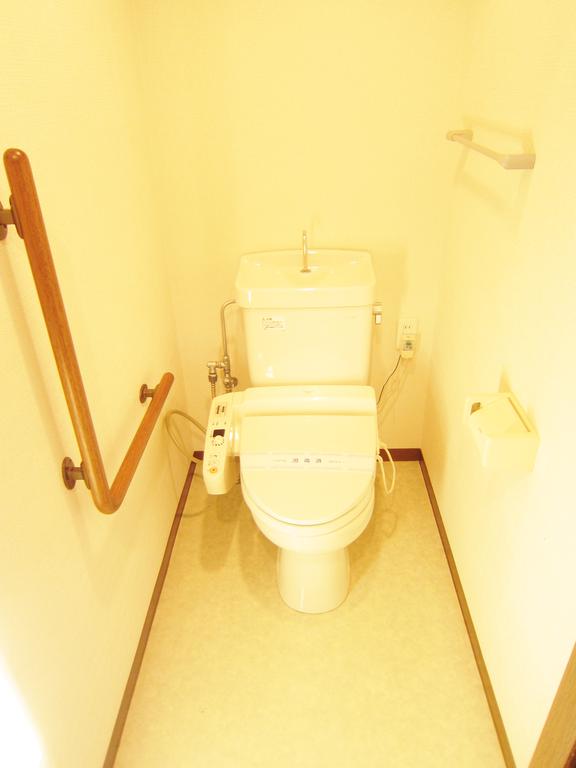 Toilet. \ (^ 0 ^) \ (^ 0 ^) \ (^ 0 ^) \ (^ 0 ^) \ (^ 0 ^)