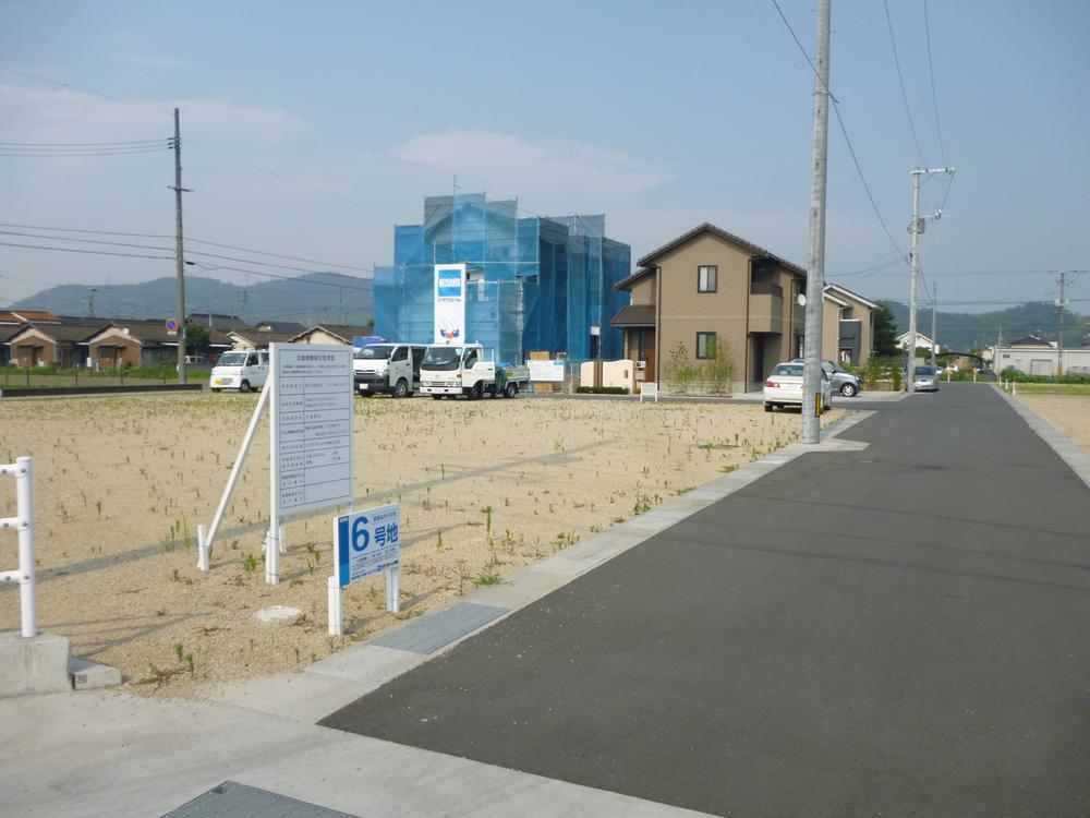 Local photos, including front road. (6) No. land front road site (July 2013) Shooting