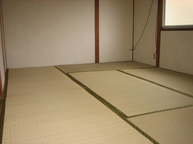 Living and room. Japanese-style room is a 6-tatami mat tatami