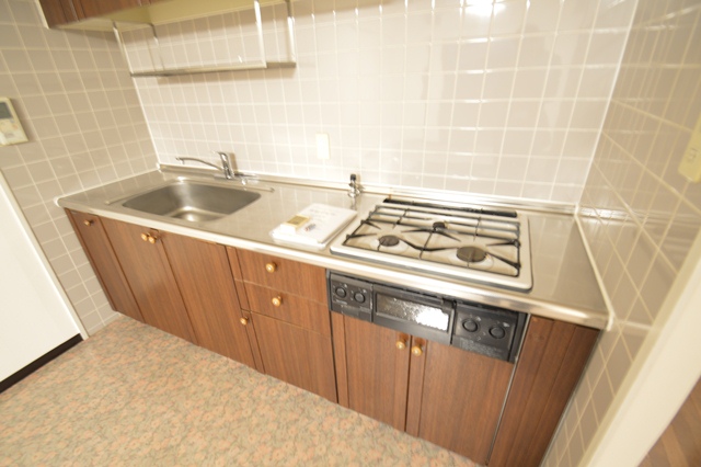 Kitchen. You do not have to prepare to care also stove of width in the system kitchen ☆