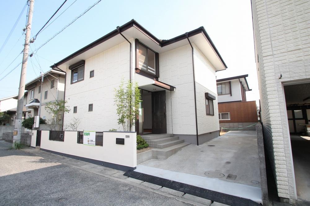 Local appearance photo. outer wall ・ Roof is already painted.