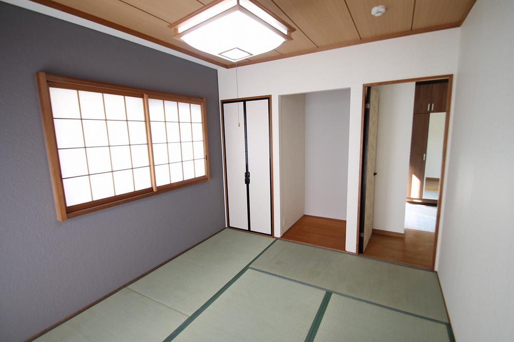 Non-living room. South-facing Japanese-style room is a space for relaxation.