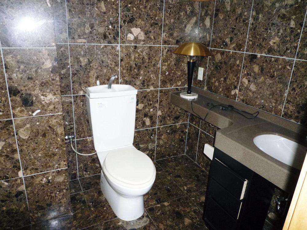 Toilet. 6th floor toilet