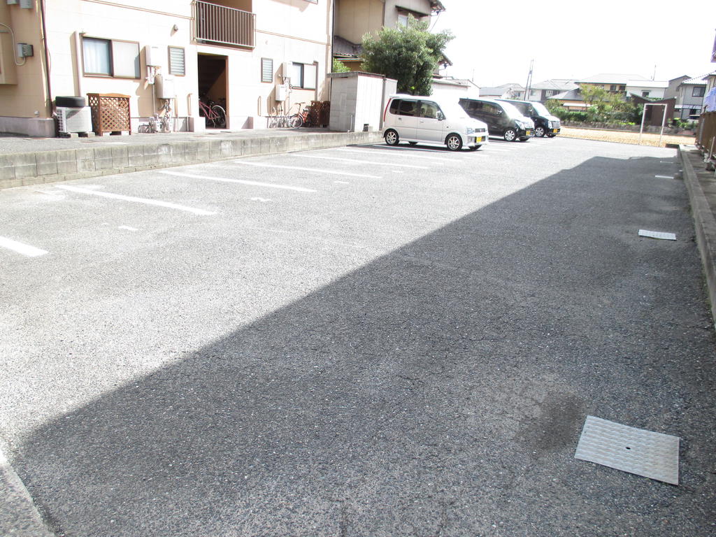 Parking lot. (* ^ ▽ ^ *) (* ^ ▽ ^ *) (* ^ ▽ ^ *)