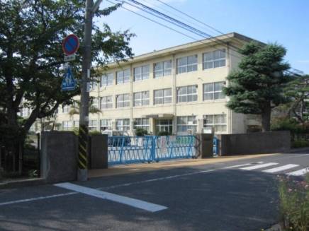 Primary school. Nakasu up to elementary school (elementary school) 1154m