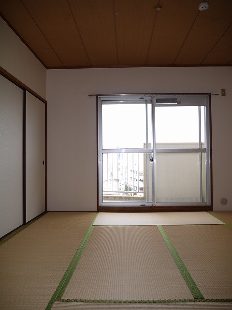 Other room space. Japanese-style room (1) 6 tatami