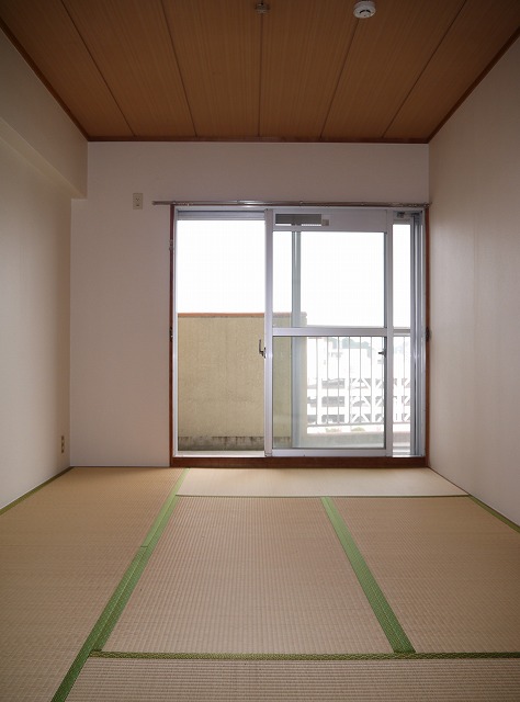 Other room space. Japanese-style room (2) 8 tatami