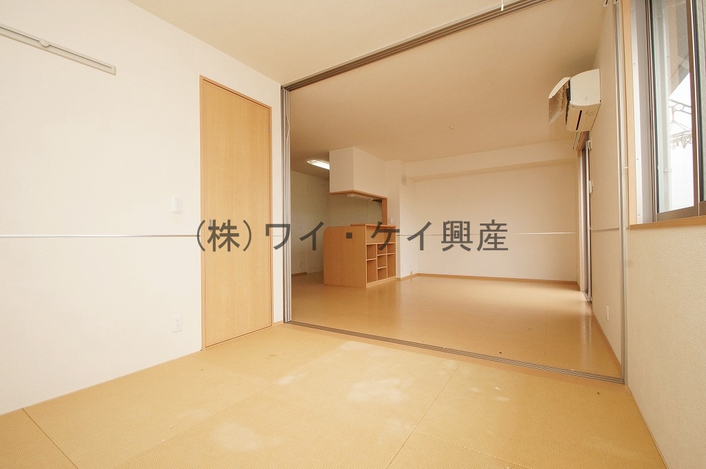 Living and room. It has led the 4.5-tatami mat Japanese-style room! !