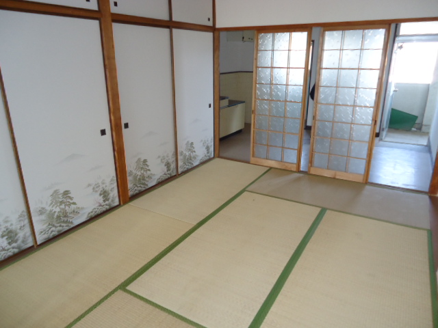 Living and room. Is a Japanese-style room!