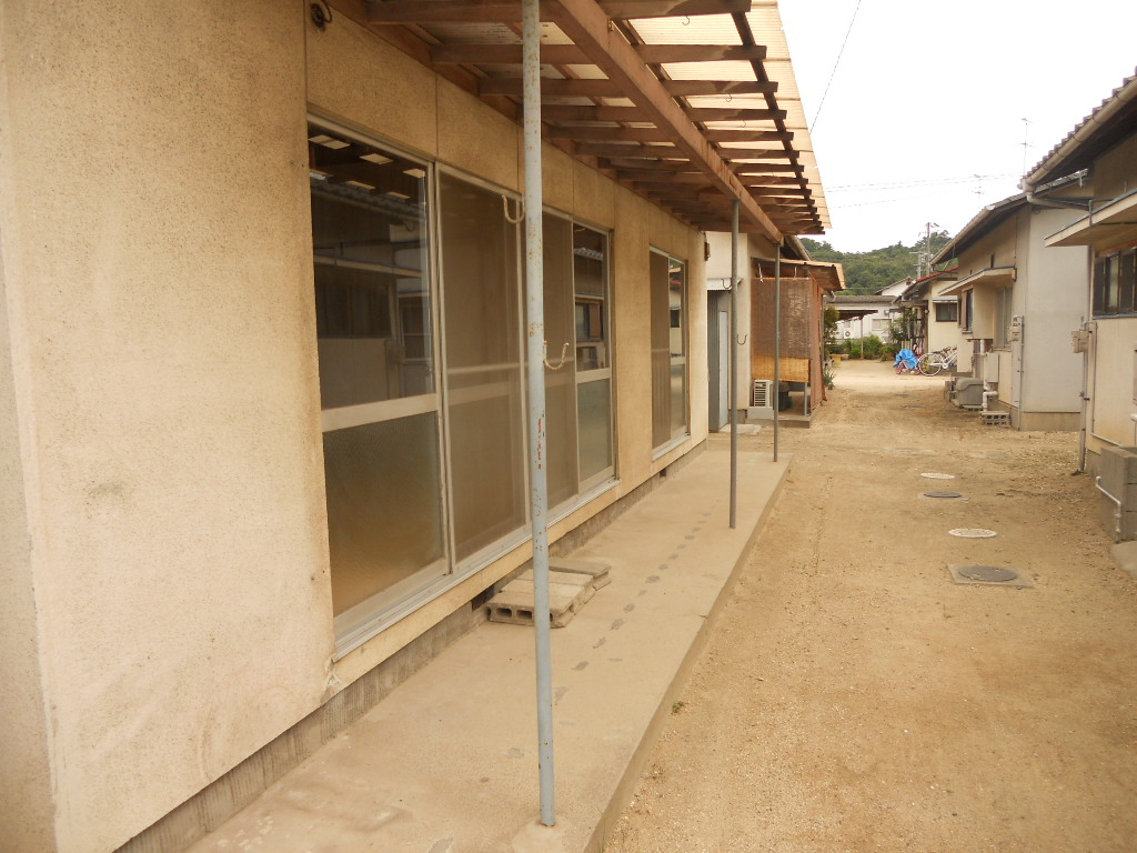 Balcony. Roofed