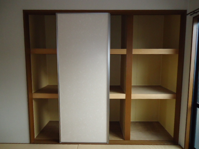 Receipt. Japanese-style room is a 6-quires storage!