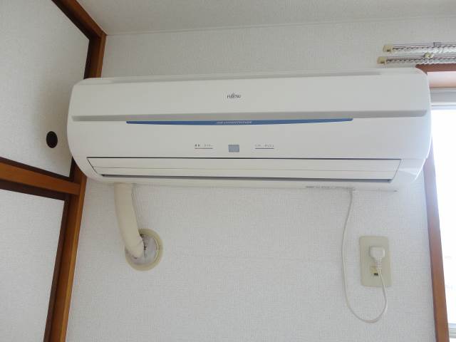 Other Equipment. It comes with air conditioning ☆