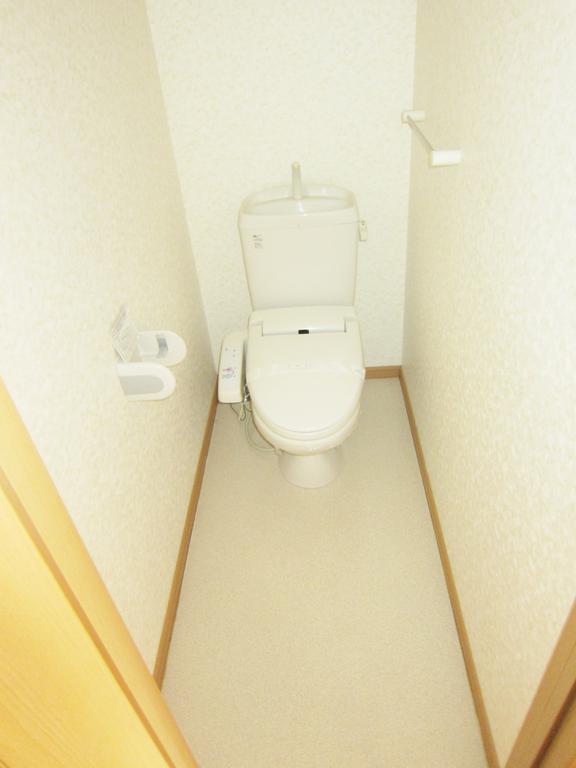 Toilet. (* ^ ▽ ^ *) (* ^ ▽ ^ *) (* ^ ▽ ^ *)