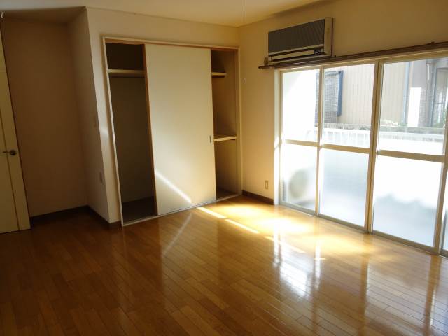 Living and room. A bright room ☆