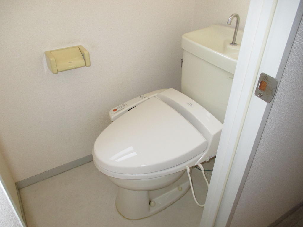 Toilet. (* ^ ▽ ^ *) (* ^ ▽ ^ *) (* ^ ▽ ^ *)