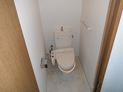 Toilet. (^ ^)(^ ^)(^ ^)(^ ^)