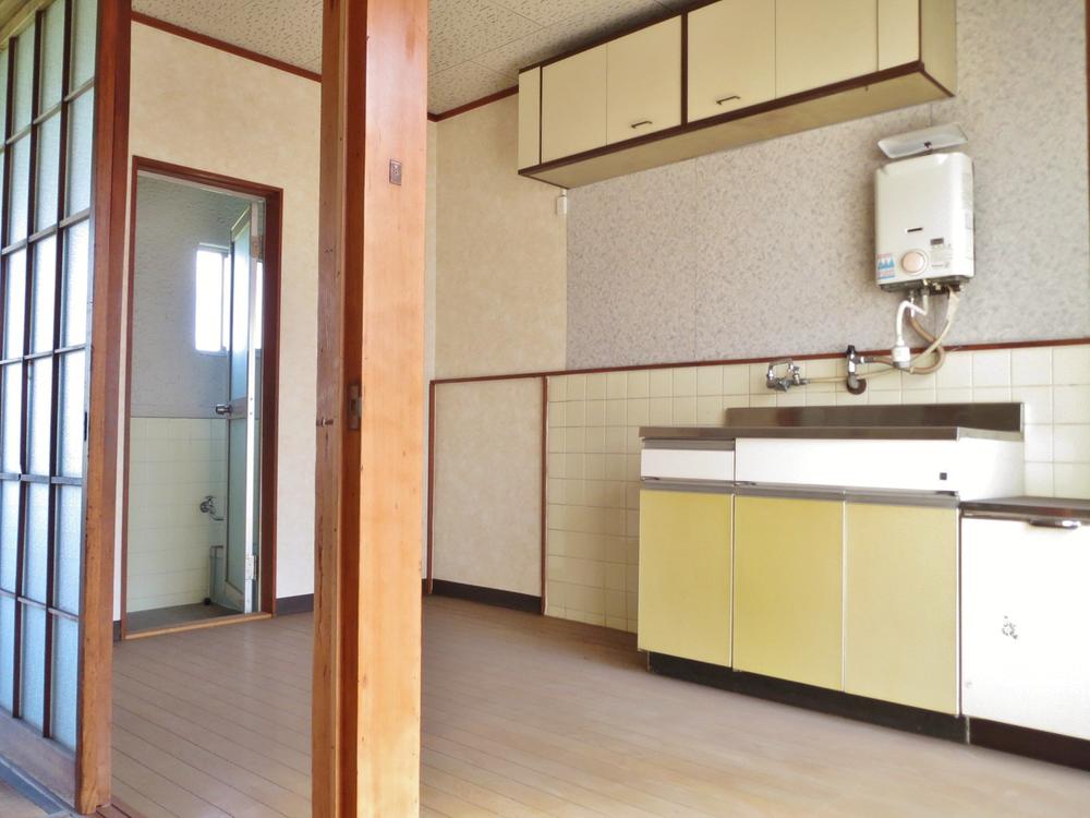 Kitchen. Kitchen storage present "