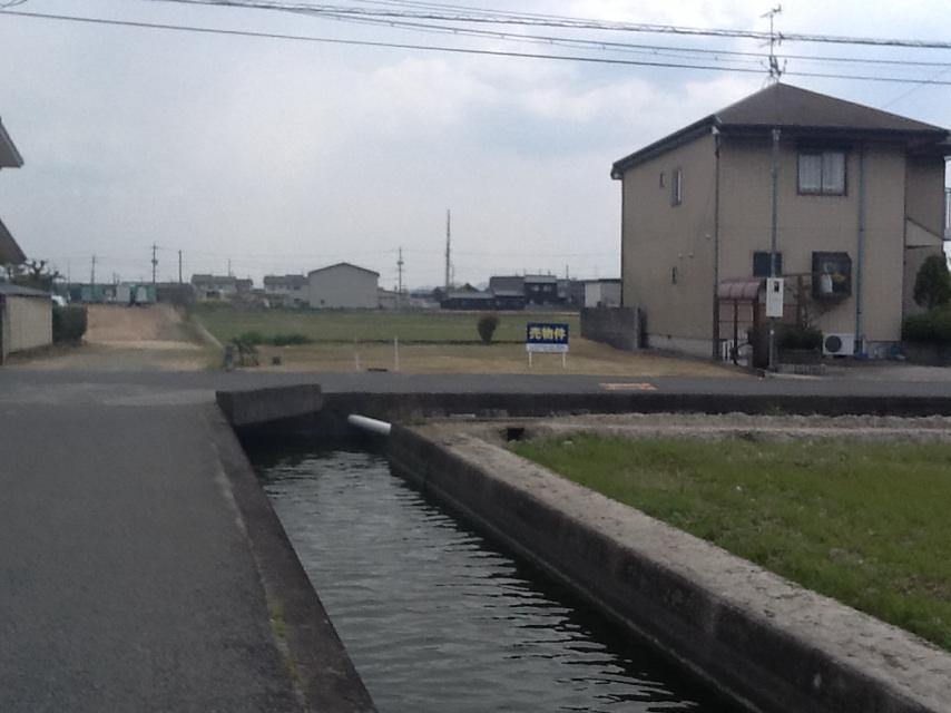 Local photos, including front road. April 2013 shooting