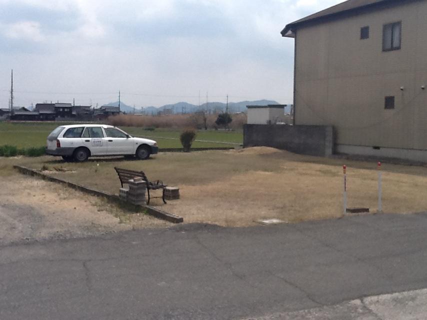 Local photos, including front road. April 2013 shooting