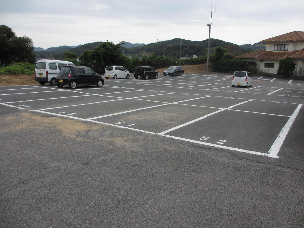 Parking lot. (* ^ ▽ ^ *) (* ^ ▽ ^ *) (* ^ ▽ ^ *)