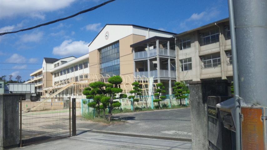 Primary school. 1431m to Kurashiki Municipal middle. Elementary School