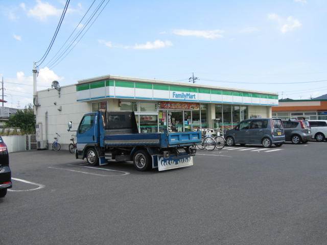 Convenience store. 300m to FamilyMart Kurashiki Station Kitamise (convenience store)