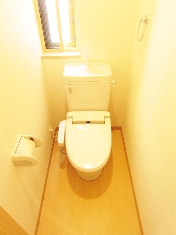 Toilet. (* ⌒O⌒ *) (* ⌒O⌒ *)