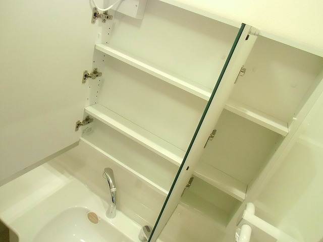 Washroom. Washbasin storage