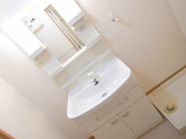 Washroom.  ☆ Large washbasin