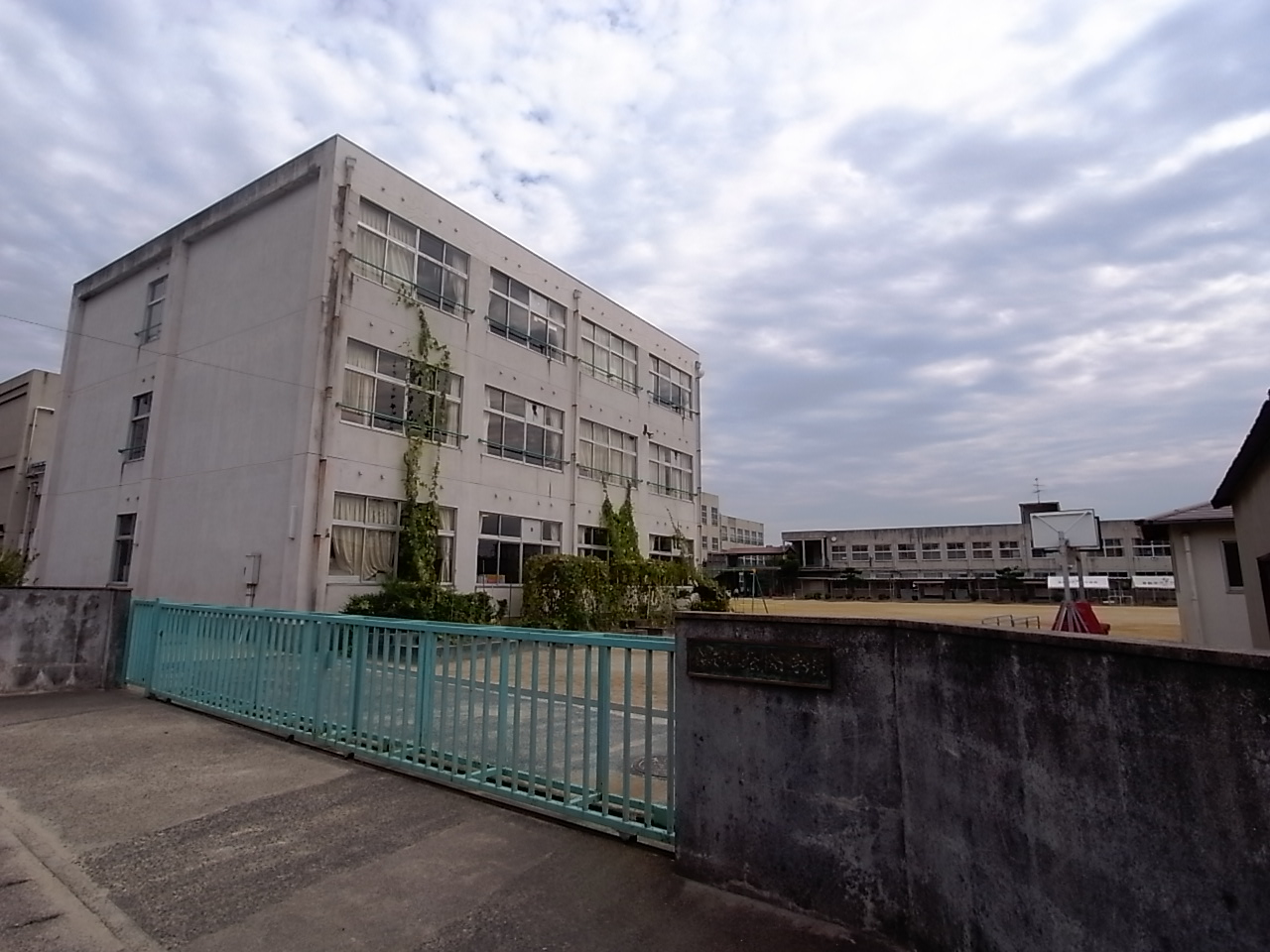 Primary school. 772m to Kurashiki Municipal Oimatsu elementary school (elementary school)