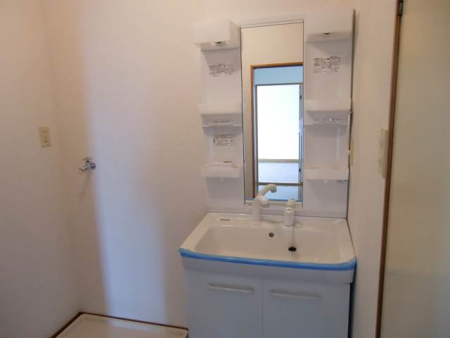 Washroom. With shampoo dresser ☆