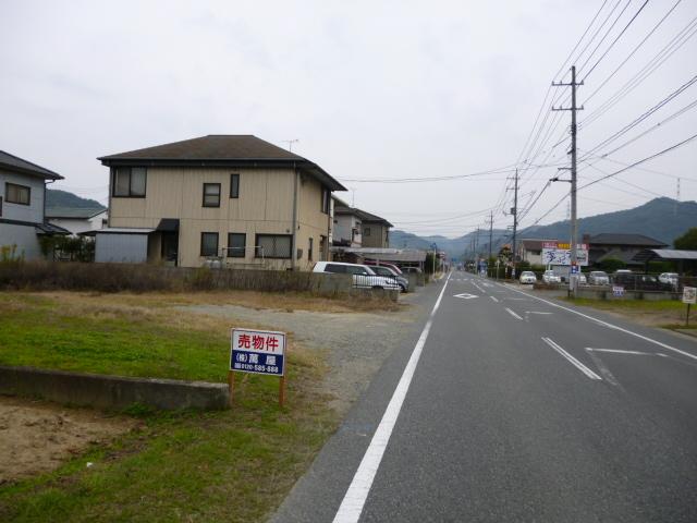 Local photos, including front road. Local (11 May 2013) Shooting