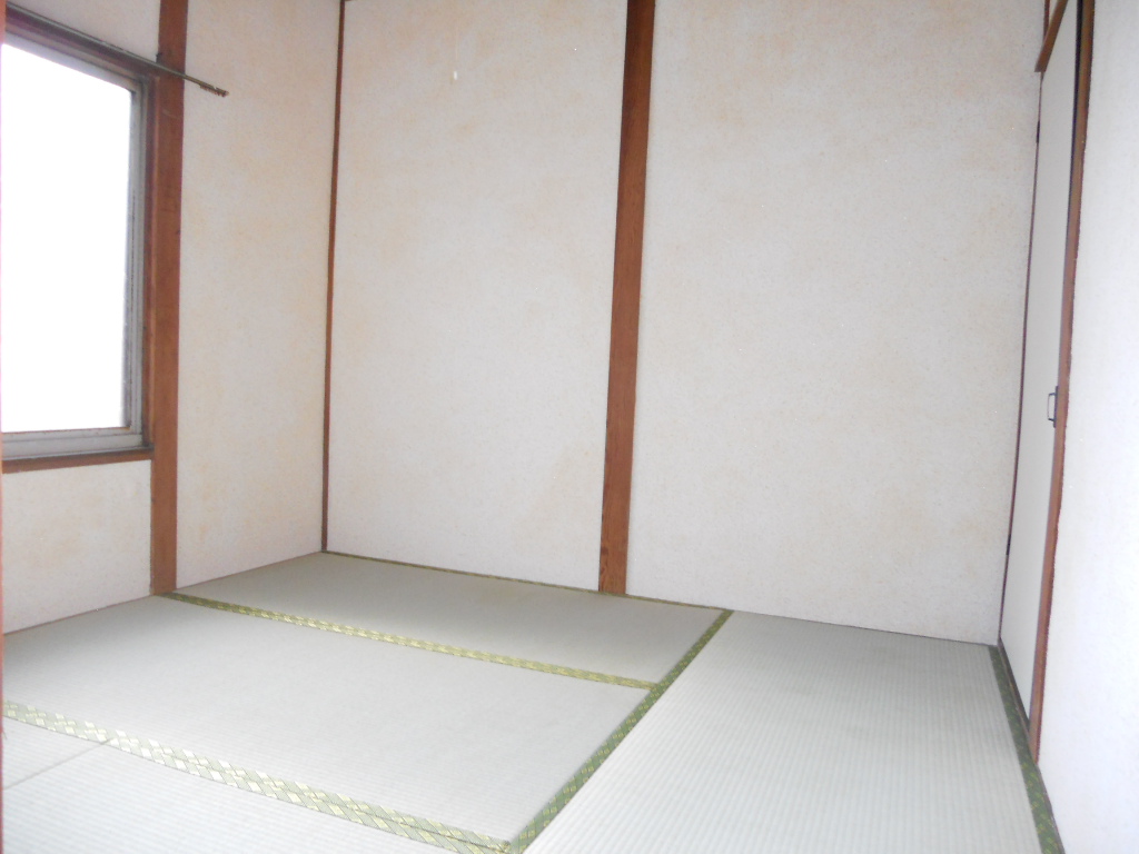 Other room space. North face Japanese-style room 4.5 Pledge