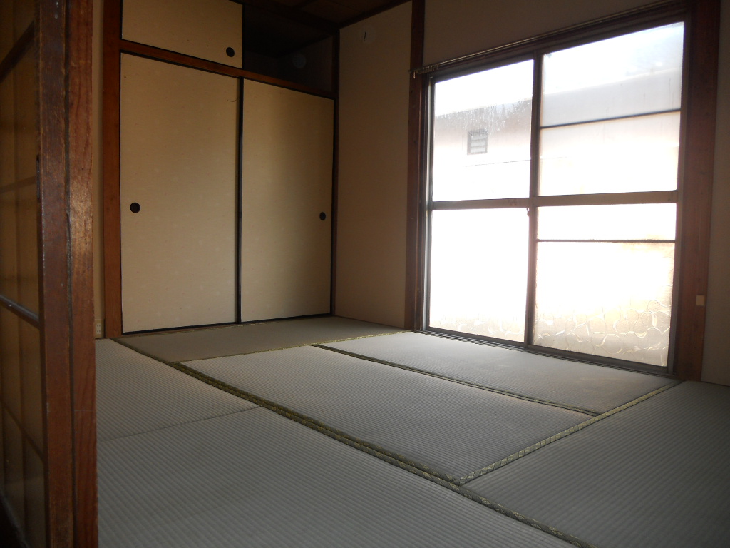 Other room space. East Japanese-style room 6 quires