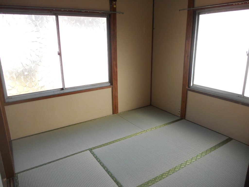 Living and room. South Japanese-style room 4.5 Pledge