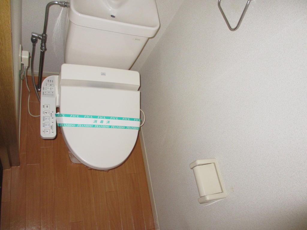 Toilet. (* ^ ▽ ^ *) (* ^ ▽ ^ *) (* ^ ▽ ^ *)