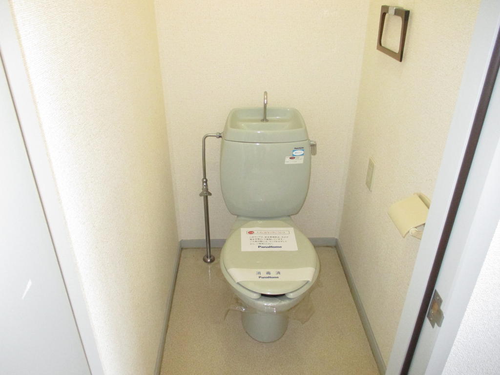 Toilet. (* ⌒O⌒ *) (* ⌒O⌒ *)