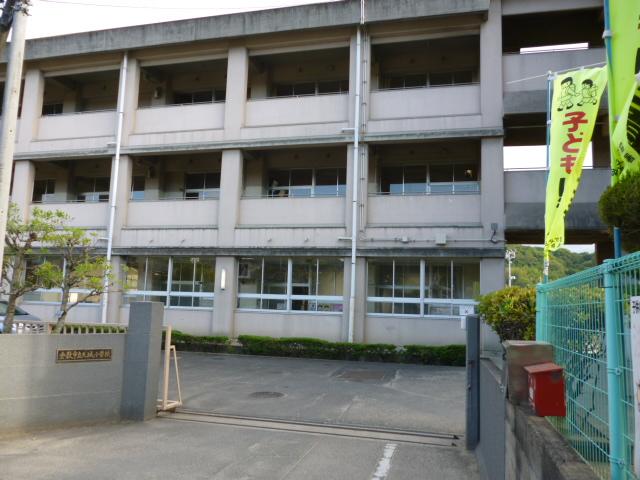 Primary school. 1101m to Kurashiki Municipal Amagi Elementary School