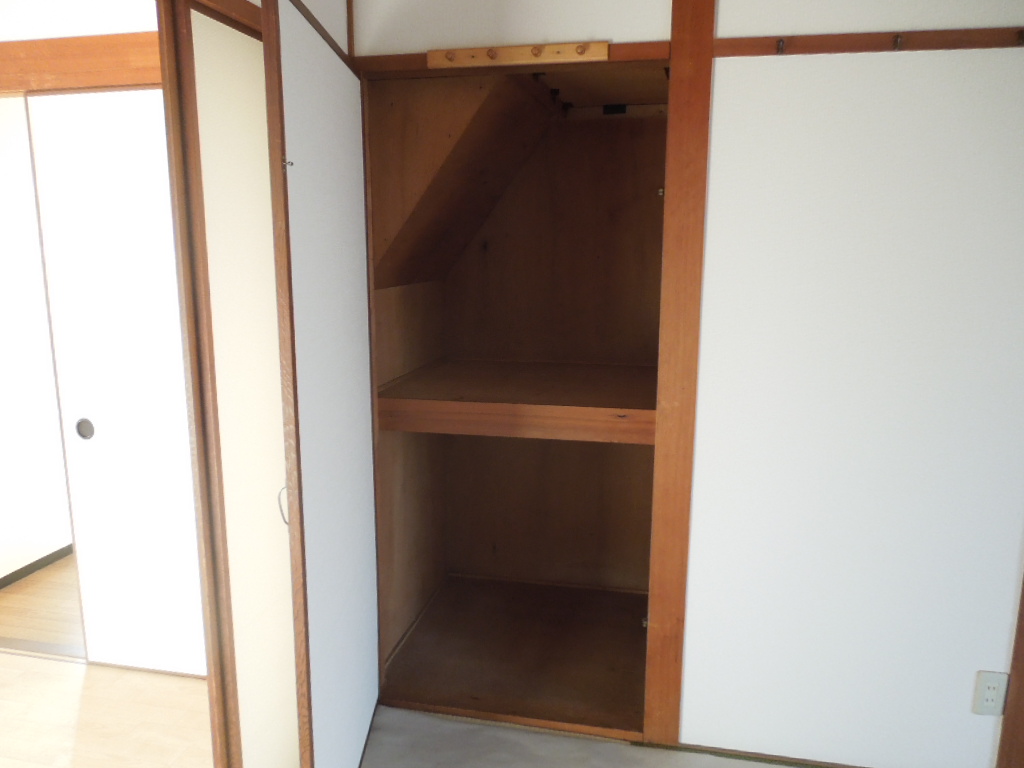 Receipt. 1F ・ Is a Japanese-style room of storage!