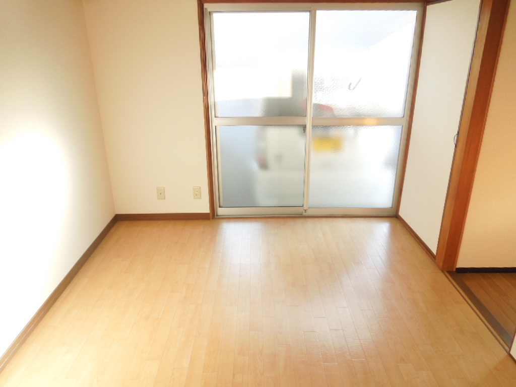 Living and room. 1F ・ Western-style is 4.5 Pledge!