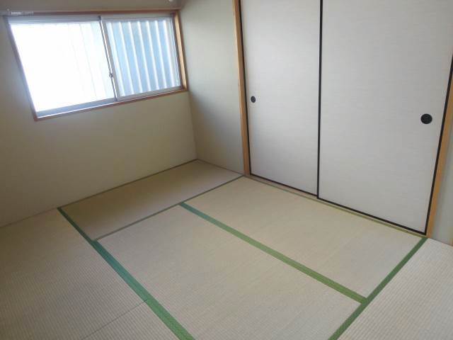 Other room space. Japanese-style room to settle ☆ 