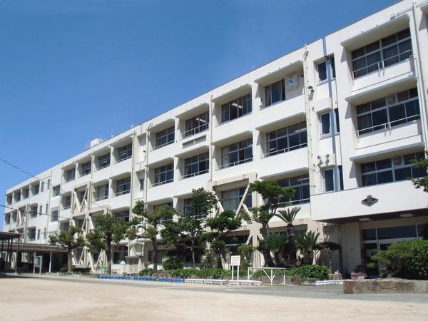 Primary school. 1900m to Toyosu