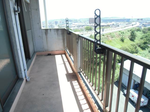 Balcony. Your laundry Rakuchin! 