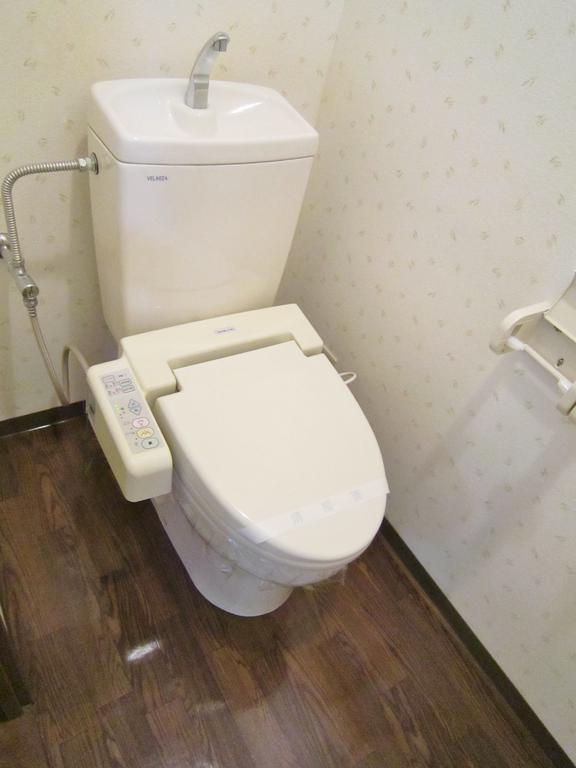 Toilet. (O⌒∇⌒o) (o⌒∇⌒o) (o⌒∇⌒o) (o⌒∇⌒o)