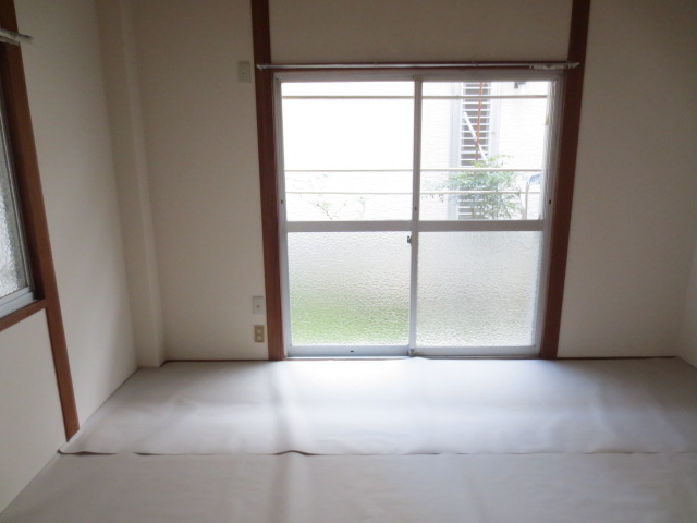 Living and room. Tatami mat sort already