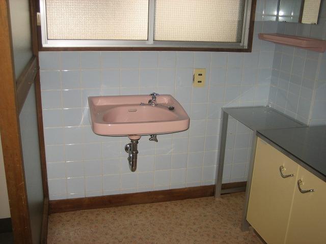 Wash basin, toilet. Washroom There in the kitchen next to