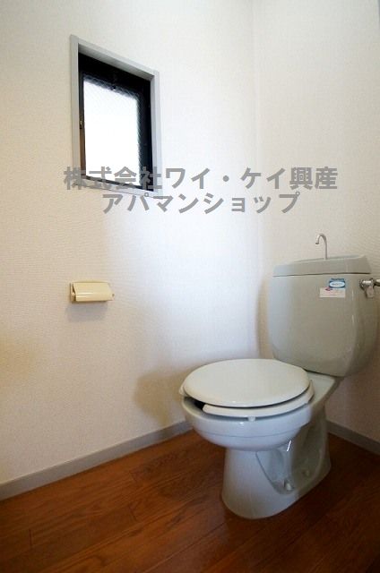 Toilet. With toilet window! (^^)!